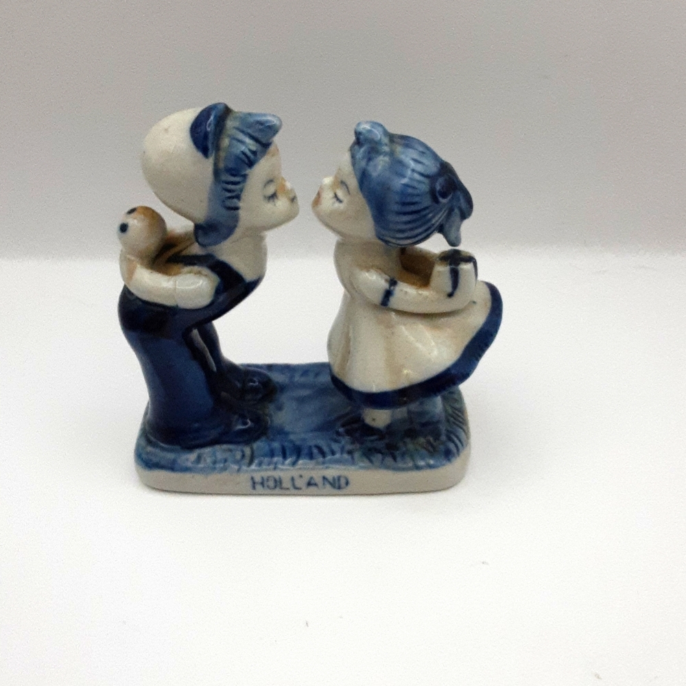 Vintage Delft Blue Hand Painted Dutch Kissing Couple